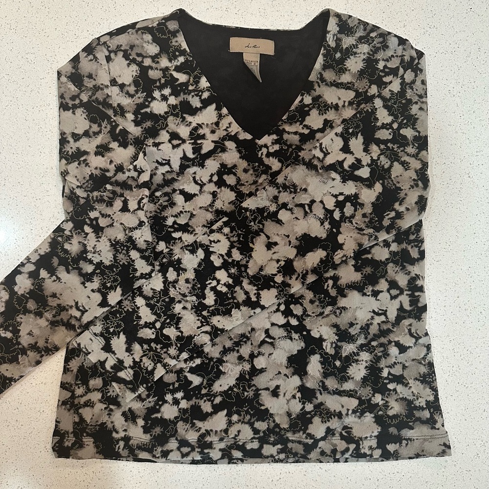 Black and Gray Paisley V-Neck Women’s Top I.E.
